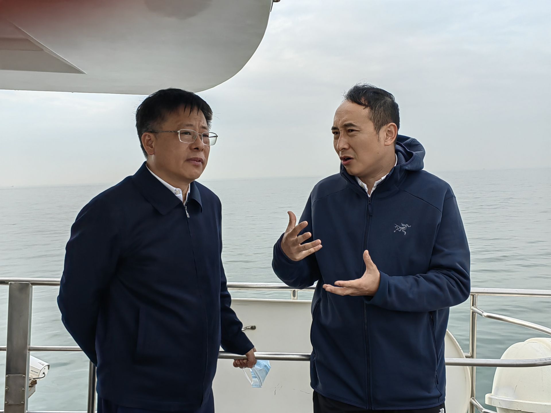 殷世逸在汇报中提到,今年以来,围绕"活力海洋之都,精彩宜人之城"的